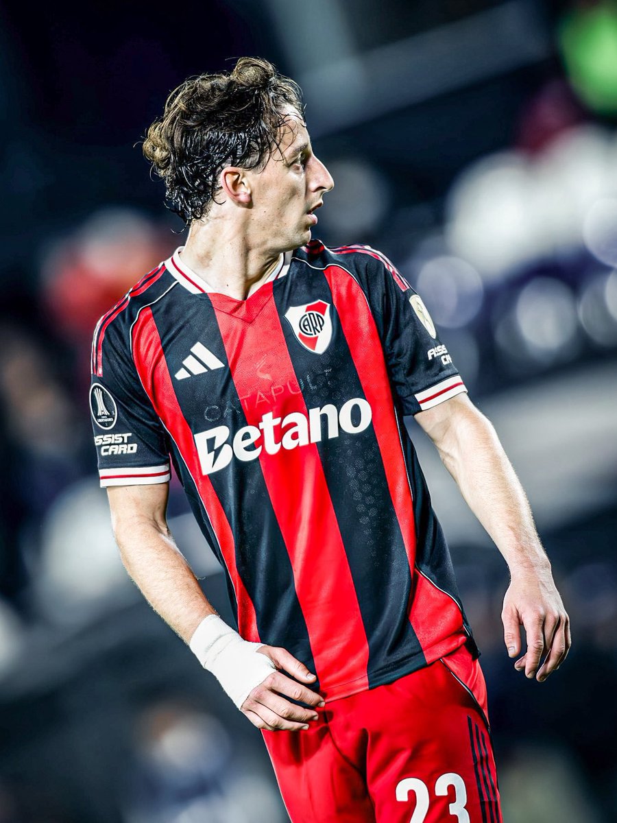 AtaqueFutbolero's tweet photo. ⛔️🇦🇷🇵🇾 Matías Galarza NO QUIERE ENTRENARSE MÁS EN CANTILO y decidió NO VOLVER con el grupo de futbolistas apartados de River. 

‼️ Se cayó su fichaje a Olimpia y hoy su futuro es INCIERTO. 

Su último partido fue contra FRANCIA en 8VOS del MUNDIAL. ⚠️

Vía @juancortese. https://t.co/LWUyK5zh7V