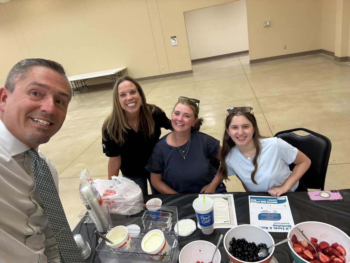 DrBrentRingo's tweet photo. Early Childhood Center Open House &amp; Kerr County 4-H this evening. The future is 🌟 bright in @kerrvilleisd! #TFND #KISDinspires https://t.co/UNHsGKPvOu
