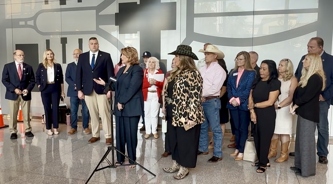 Nelsontiffanyb's tweet photo. Day Two SBOE meeting- most of the day was public comment and a press conference. The Social Studies TEKS got pushed to today and members are holding the line as they work through, line by line, US History, World History, World Geography and Government. 
#sboe6 #txledge #txed https://t.co/JGSju6p9WK