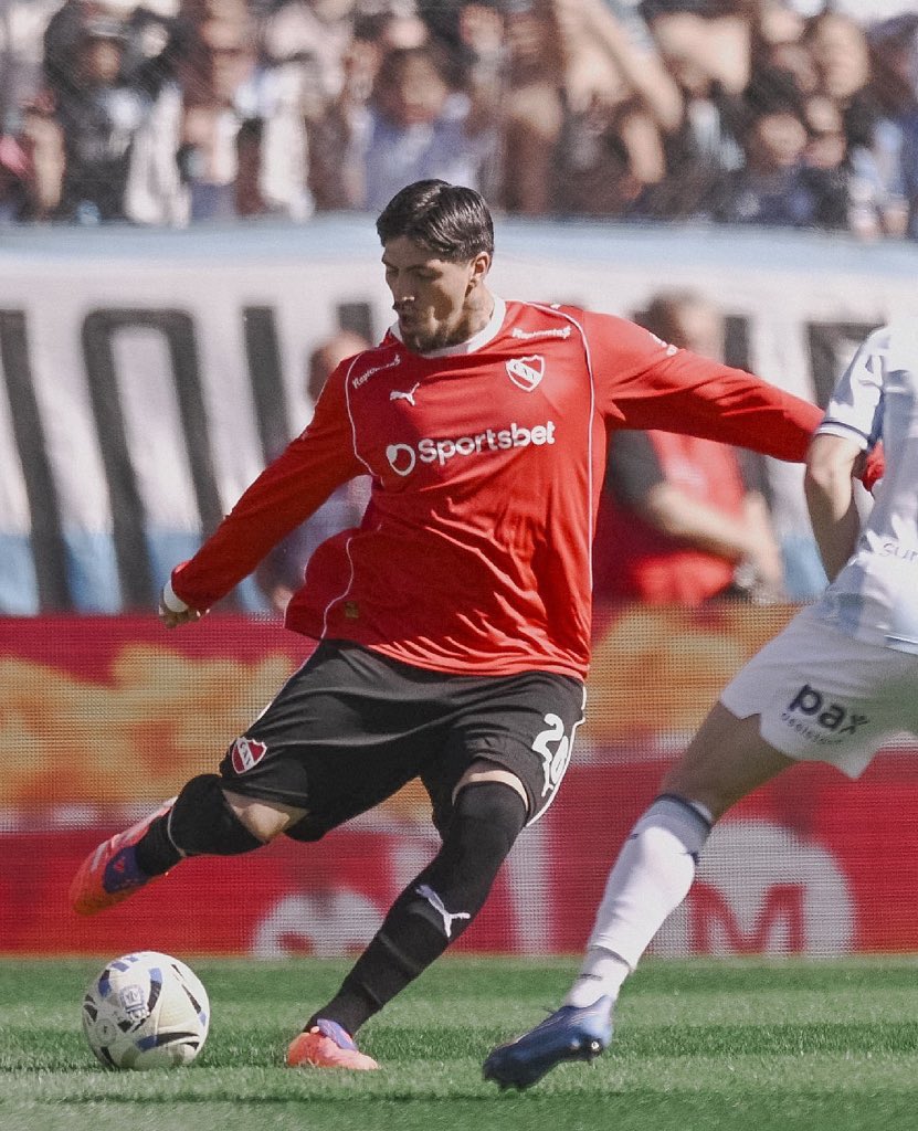 ericoifc's tweet photo. Se va el mejor central que vi en mi vida en Independiente, con altibajos los últimos meses, con de la peor dirigencia de la historia y aun así alcanzo niveles de selección.

No entiendo los que celebran esta venta, cuando no nos quedamos casi con nada y no van a traer a nadie. https://t.co/hgkMKtbJSp