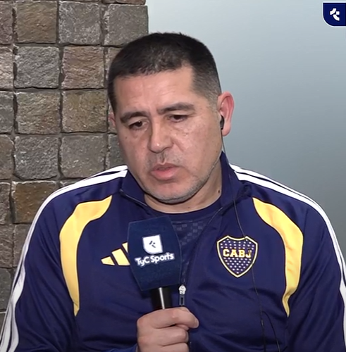 la12tuittera's tweet photo. 🗣️#Riquelme en @TyCSports:

"Estamos MUY CONTENTOS con el plantel que tenemos.

Si cada vez que se lastima un jugador ,vas a salir a buscar a alguien, cuando se recuperen todos, tenés 4 laterales derechos, 4 centrales, 4 laterales izquierdos, 4 volantes y 4 delanteros, vas a tener 60 jugadores.

Tenemos BUEN PLANTEL, estamos contentos de los jugadores que tenemos, con mucha ilusión y ganas de seguir compitiendo en todos los torneos y ojalá sigamos de la misma manera, sumale que hay chicos que vienen de inferiores que lo hacen bien así que agradecidos con los DT's de inferiores que los preparan de la mejor manera".