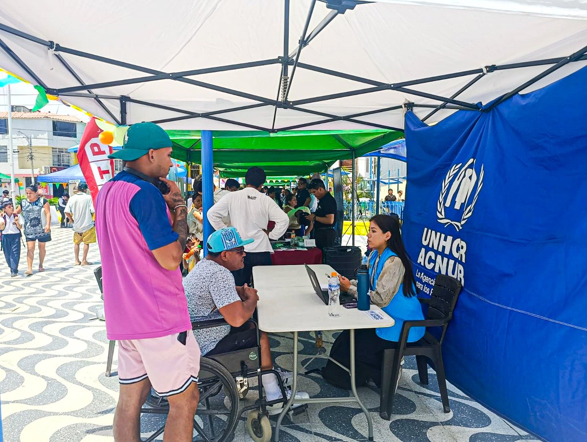 ACNURPeru's tweet photo. En #Zorritos, participamos en la feria “Mi vocación, mi futuro”, organizada por @Midisjuntos y la Municipalidad Provincial.

Brindamos orientación legal, información sobre cómo solicitar la condición de refugiado y acceso a servicios a 2⃣1⃣ personas en este distrito de Tumbes. 💙 https://t.co/I4QqCs6zI1