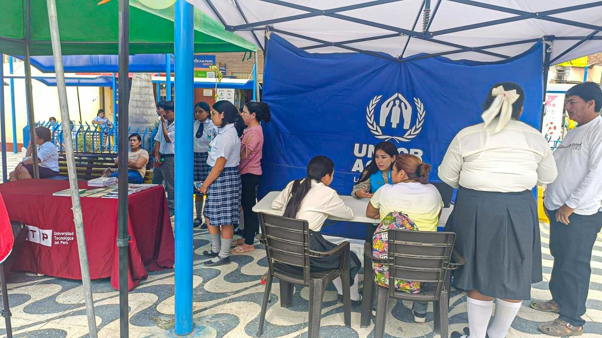 ACNURPeru's tweet photo. En #Zorritos, participamos en la feria “Mi vocación, mi futuro”, organizada por @Midisjuntos y la Municipalidad Provincial.

Brindamos orientación legal, información sobre cómo solicitar la condición de refugiado y acceso a servicios a 2⃣1⃣ personas en este distrito de Tumbes. 💙 https://t.co/I4QqCs6zI1