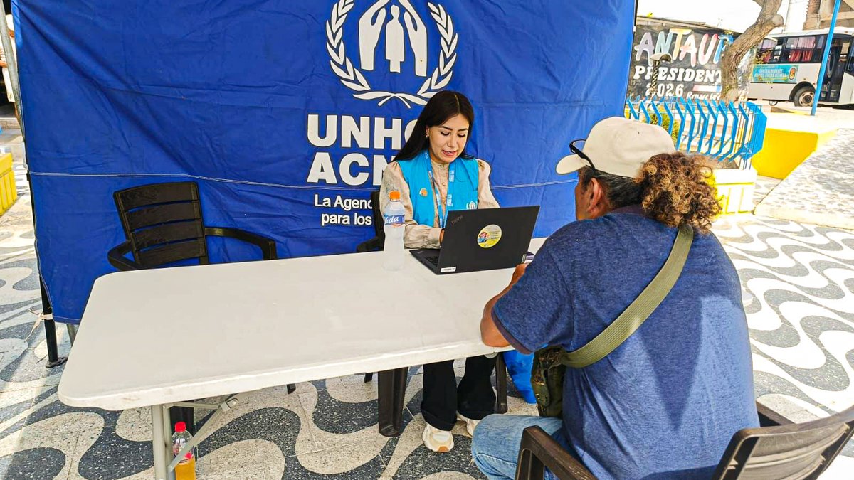 ACNURPeru's tweet photo. En #Zorritos, participamos en la feria “Mi vocación, mi futuro”, organizada por @Midisjuntos y la Municipalidad Provincial.

Brindamos orientación legal, información sobre cómo solicitar la condición de refugiado y acceso a servicios a 2⃣1⃣ personas en este distrito de Tumbes. 💙 https://t.co/I4QqCs6zI1