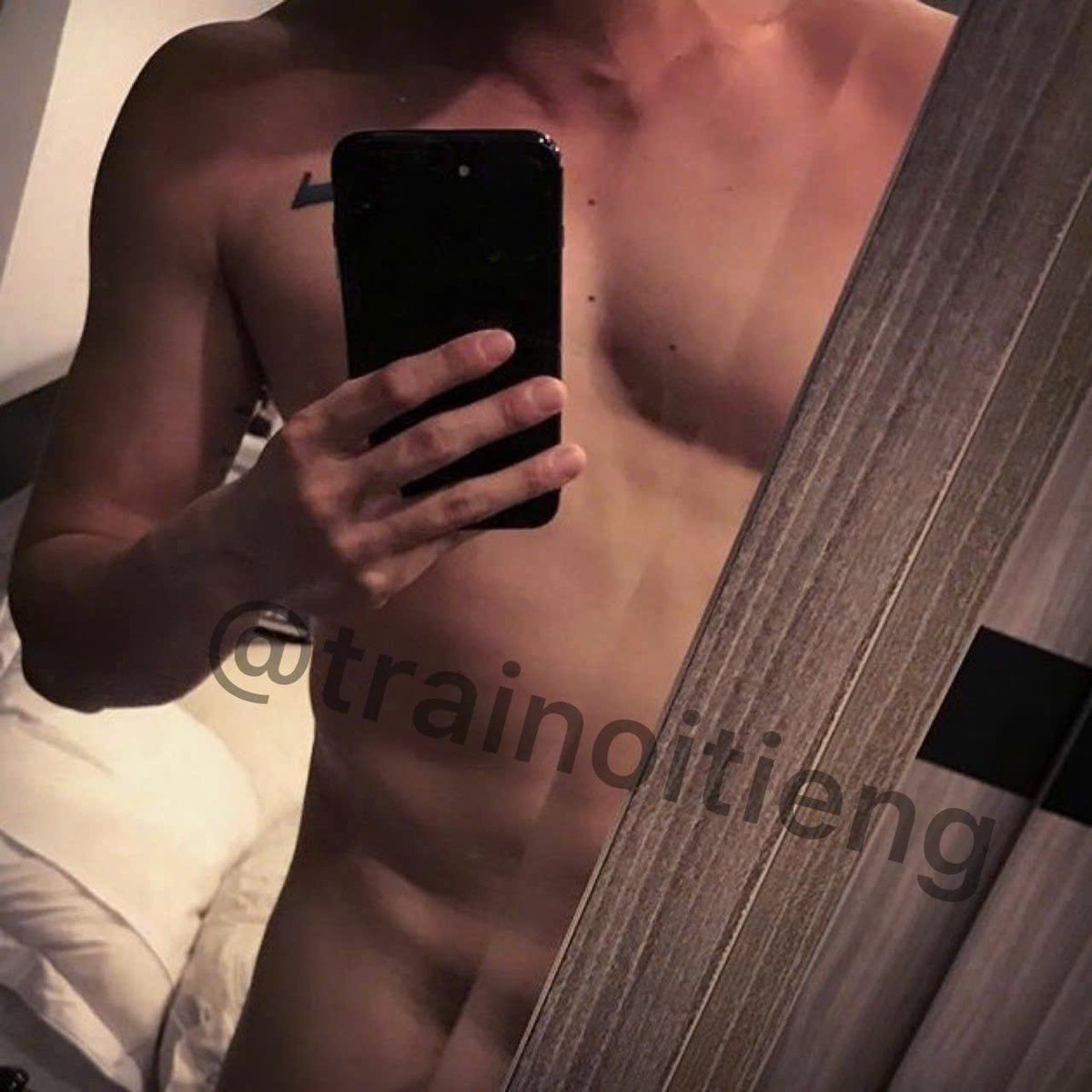 tggyfyfct's tweet photo. Diễn viên (Quốc Trường ) lộ video 
Lão này đẹp trai body ok nhưng cu hơi bé nha anh e 😁
Bán trọn bộ 5 video và hình full của Quốc Trường giá #100k 🥰
Bạn nào mua kết bạn zalo #0928938006s giao dịch nhé 
5 đến 7 phút 1 video nha https://t.co/sWbgrTqOcX