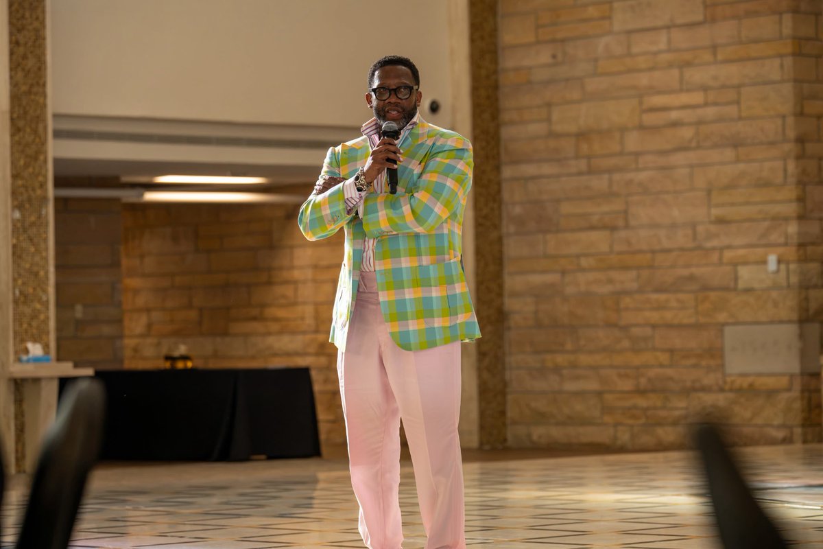 BespokeClothier's tweet photo. A great wardrobe should make getting dressed easier not harder.

Less guessing. More certainty.

Every piece has a purpose. Every choice feels like you.

That’s the prize.
James Douglas Collection https://t.co/4nirGhJepE