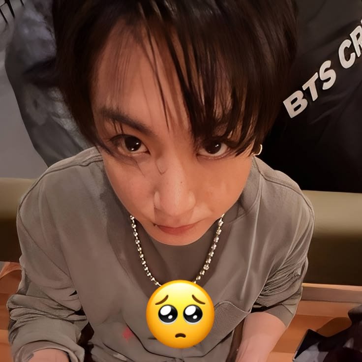 lexithv's tweet photo. Y q le cantan el cumple a jk 😿😿😿🌷🌷🌷 https://t.co/6yKfbJjtcO