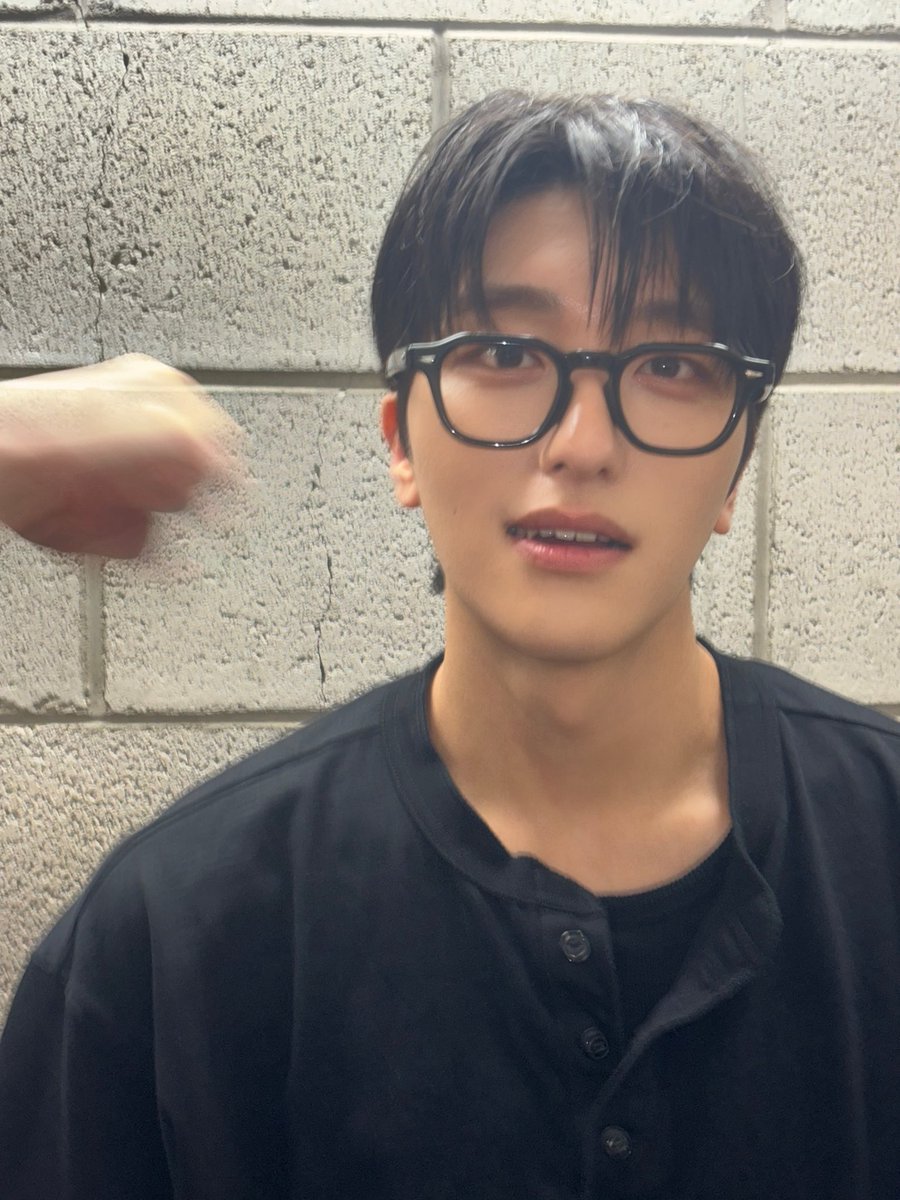 OmegaX_members's tweet photo. [#OX]

Chicago!!!! thank you for coming today~~😆❤️

#OMEGA_X #오메가엑스
#세빈 #SEBIN https://t.co/iwcXgaZXA9
