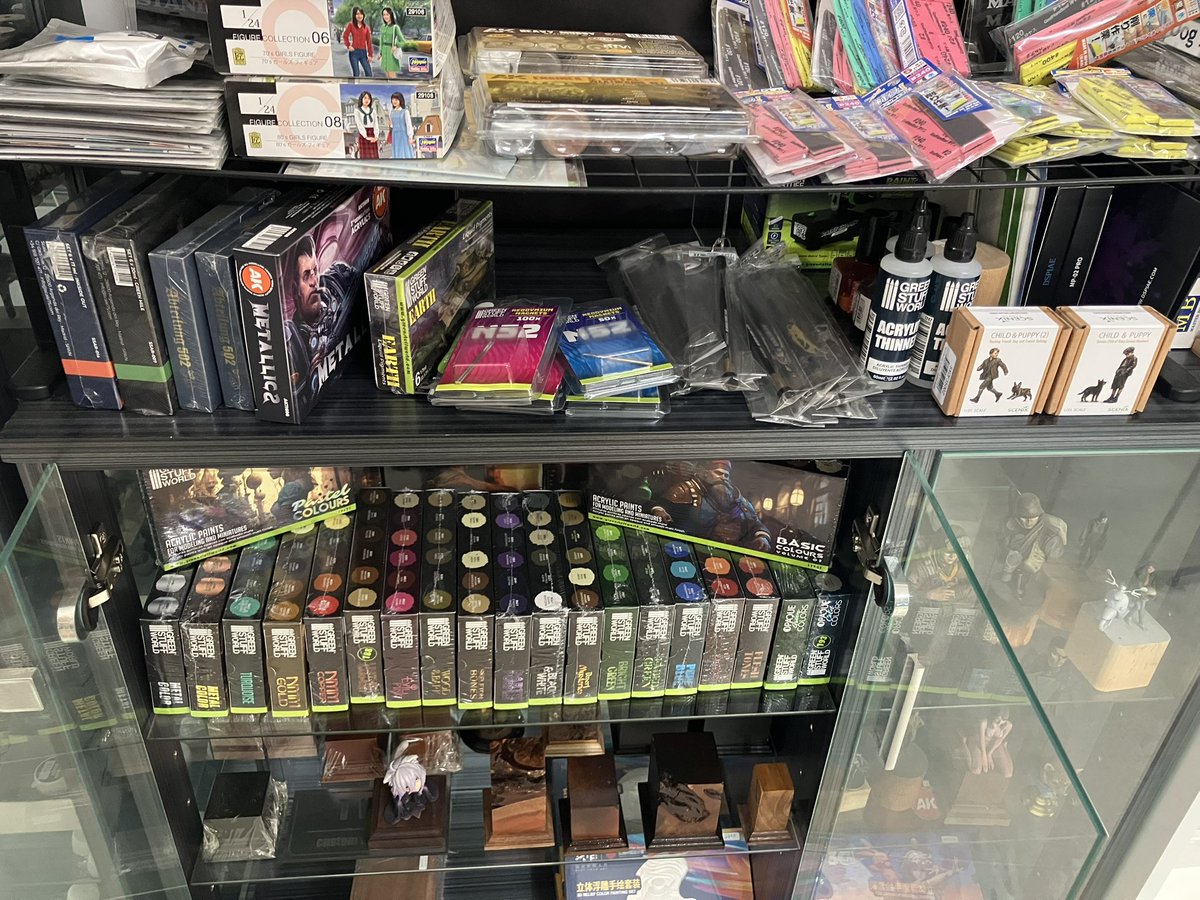 38model77's tweet photo. グリーンスタッフワールド入荷〜

筆やシンナー

塗料も沢山あります。

ネオジム磁石入りました。

パレットのXLは通常サイズの約2倍💪

1/35の少年と犬のフィギュアもとてもいいですよ〜

#38モデル https://t.co/9Nh2DxwZra