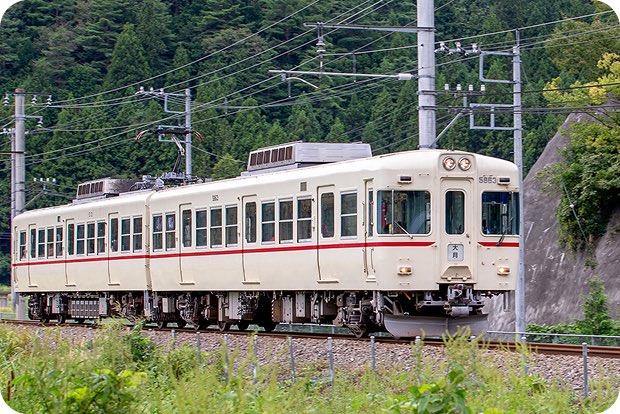 sauko1024's tweet photo. 【引退電車が、そのままサウナに🚃♨️】  
12月、富士急行線・下吉田駅に「サ電（SADEN）」OPEN🐶
1000系車両をサ室へ改装。
走る電車の音と振動、富士山を望む外気浴、運転席を活かした仕掛けも。
鉄道ファンまでととのう日本初の体験
https://t.co/LYRAvEol28 

#サ電 #山梨サウナ #サウナイキタイ https://t.co/8bXdP6dC7Z
