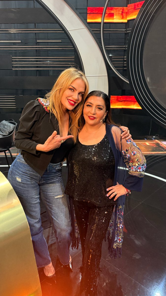 ElianaGuercio's tweet photo. Acá, con la Pinco!!! 
Gran jugadora, protagonista, valiente.
Más de 6 meses de aislamiento, momento donde los vínculos dentro de la casa, en una mujer con corazón, pesaron más que el premio.
Fue querida por toda la casa.
Ella quería irse con la frente en alto y así lo hizo. ⭐️ https://t.co/OG20qYajoC
