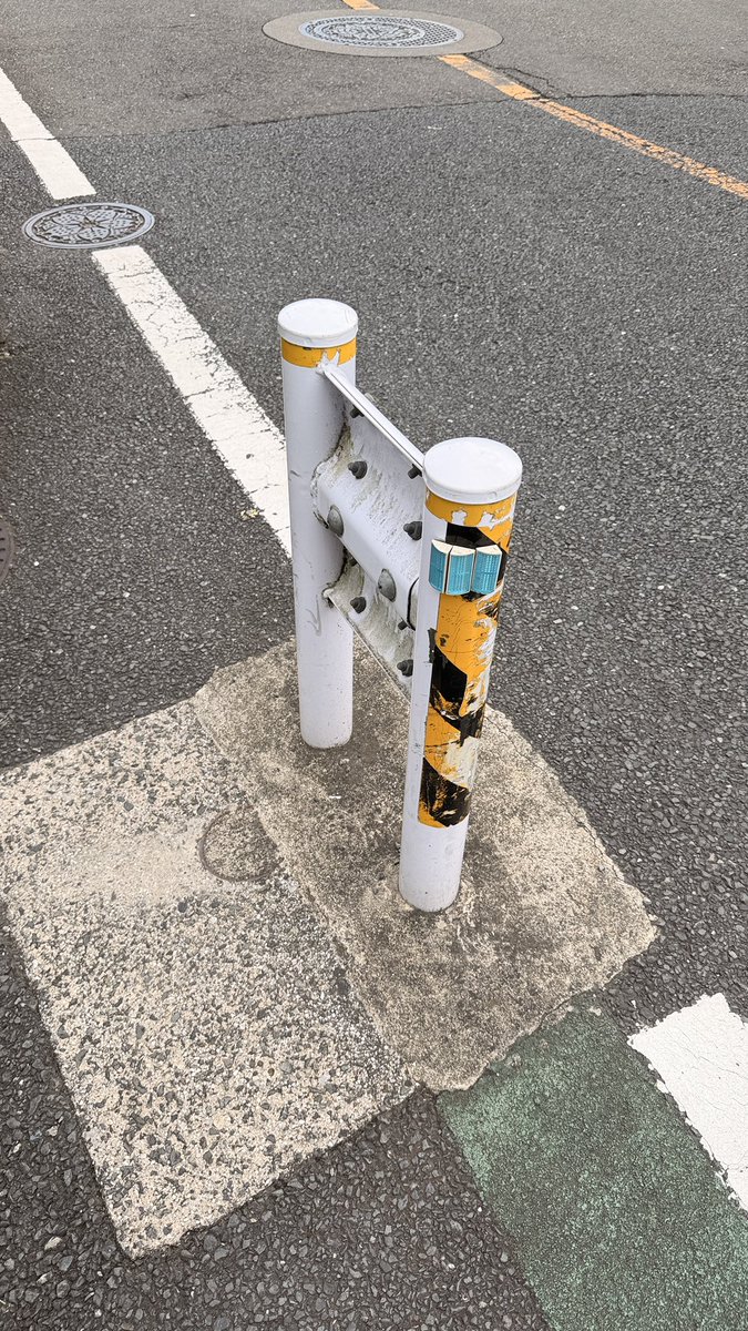 yyyy_yatatetsu's tweet photo. 見て、日本最短のガードレール見つけた。 https://t.co/agh5yrx2pC