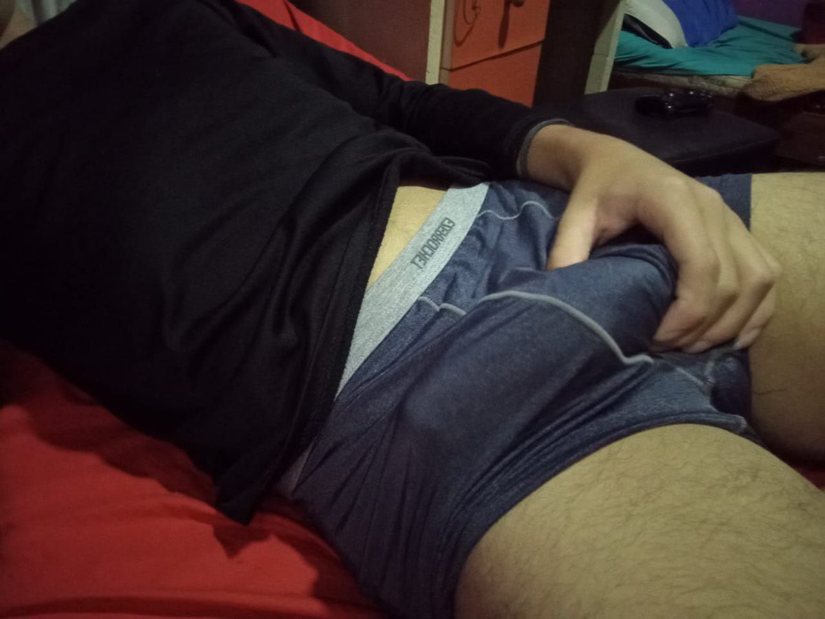 useralonese1's tweet photo. Con o sin boxer?? 🍆🔥

Rttt😈😈 https://t.co/scwT7yJzeN