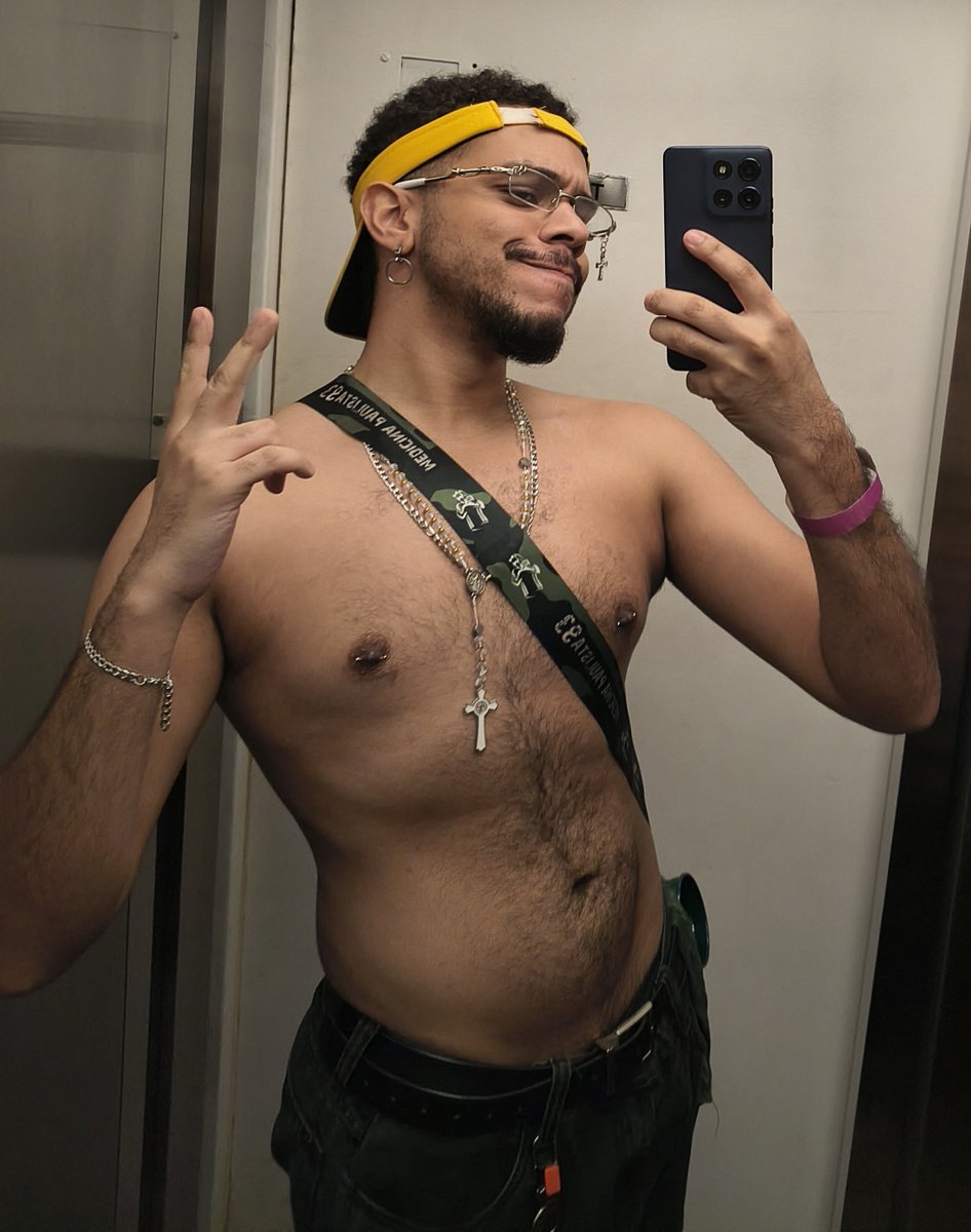 hellcarus's tweet photo. Esse sou eu:
Idade: 25
Pronomes: tanto faz
Orientação: viado
Altura: 1,71 !!!
Calço: 41
Signo: Áries 
Fumo: Socialmente
Drogas: Depende?
Bebida: Old
Tatuagens: 0 
Piercings: 4 - 1
Cores favoritas: Preto, branco, cinza e verde
Música: Crash - Charli XCX (Ou Rush ☠️👹 rsrsrs) https://t.co/I5gNmBDEx1