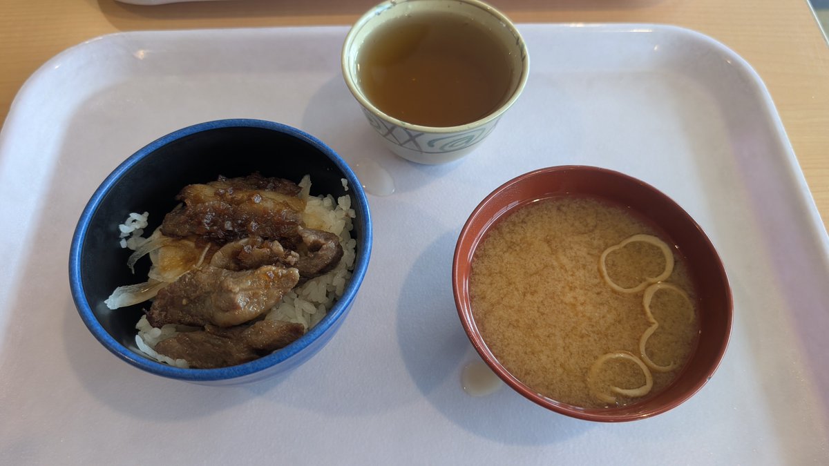 Asher202203's tweet photo. #社食 #ランチ
#焼肉丼 ミニ #味噌汁
580+34 614 #kcal https://t.co/dfjcr18Bu2