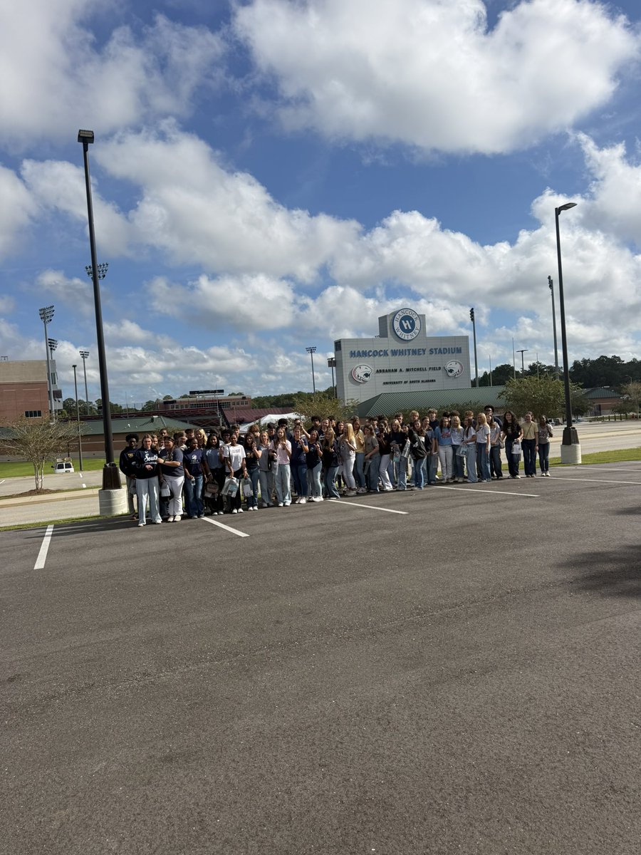 ethan_womble's tweet photo. Senior jag day at @UofSouthAlabama https://t.co/uNPm5jIgNi