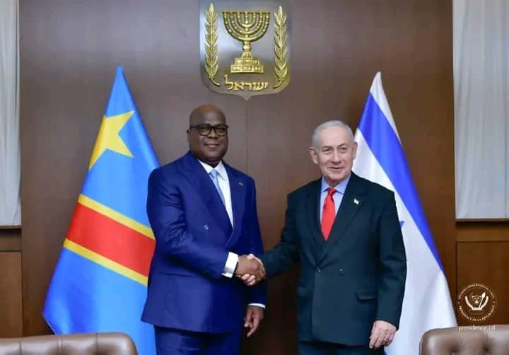 RangerRDC243's tweet photo. 💢FATSHI NUMÉRIQUE🔥
https://t.co/QC0jhKolKU

🇨🇩🇮🇱 DIPLOMATIE : LE PRÉSIDENT FÉLIX-ANTOINE TSHISEKEDI RENFORCE L’AXE RDC–ISRAËL À JÉRUSALEM
En mission de travail à Jérusalem, le Président de la République, Félix Antoine Tshisekedi Tshilombo, a tenu ce mardi 1er septembre des échanges de haut niveau avec le Premier ministre israélien Benjamin Netanyahu et le Président Isaac Herzog. Les discussions ont porté sur le renforcement du partenariat stratégique entre la RDC et Israël, notamment dans les secteurs de la sécurité, de la défense, de l’agriculture, de l’eau, de la santé, des infrastructures, de l’énergie, des technologies et de l’investissement. Les deux parties ont réaffirmé leur volonté de bâtir une coopération moderne, pragmatique et mutuellement bénéfique, fondée sur des résultats concrets au profit des deux peuples. Avant ces rencontres, le Chef de l’État s’est recueilli au mémorial de Yad Vashem, en hommage aux six millions de victimes juives de la Shoah.
https://t.co/QC0jhKolKU
Bernard Le poète