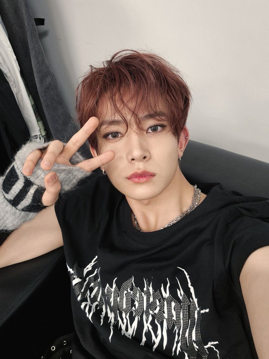 dotheelly's tweet photo. cualquier selca de hee con cabello rojito que me pongan me va a tener de rodillas https://t.co/xAMzAVH1Wv