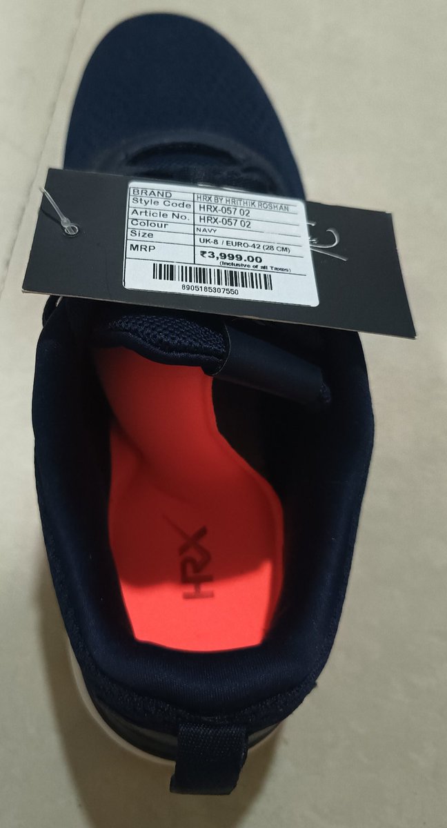 nimananda's tweet photo. @HRXIndia @Flipkart I bought HRX sports shoes hoping to support an Indian brand, but sadly received damaged shoes twice. 😔 Order: OD435542304266461100. After this experience, I had to choose a foreign brand. I still want to support Indian brands. Kindly look into this  🙏 https://t.co/HA5krkS5Wl