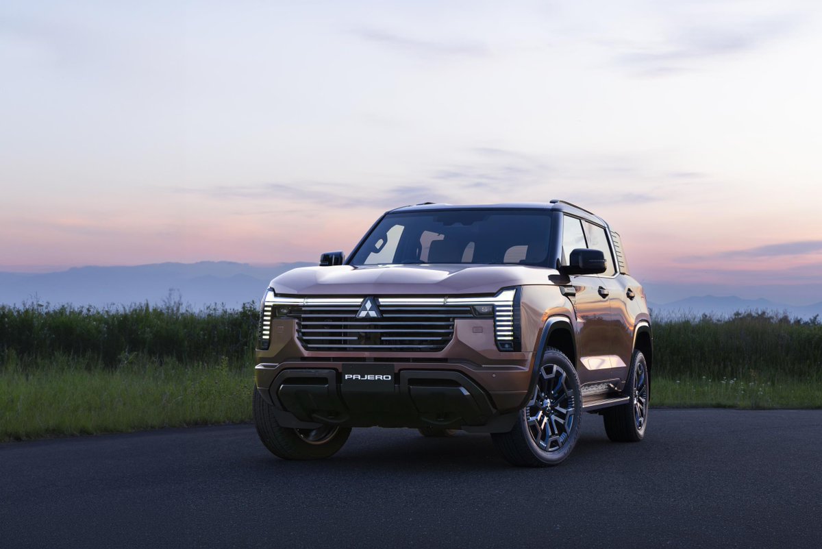 MMCjpn's tweet photo. 【お知らせ】
三菱自動車は本日、クロスカントリーSUV『パジェロ』をフルモデルチェンジし、これからの三菱自動車ブランドを象徴する新世代のフラッグシップモデルとして世界初披露しました。

▼リリースはこちら
https://t.co/Rt416KBs0V https://t.co/Puu9qiZkhc