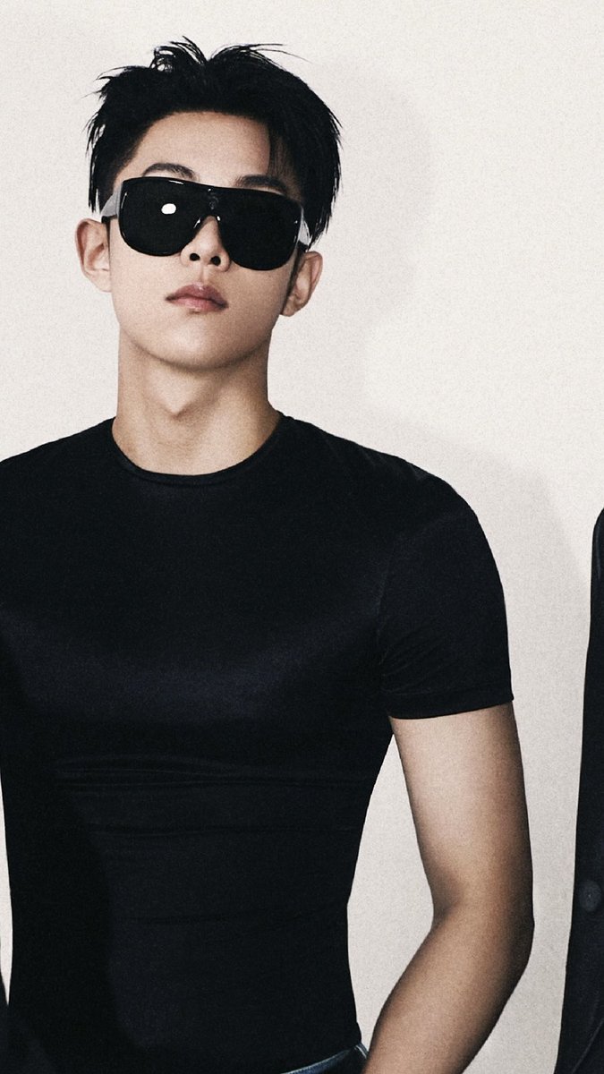 kuroryul's tweet photo. whoever styled him like this, you’re sick as fck 😭 thank you so much for your service https://t.co/nAkqMwVUw7