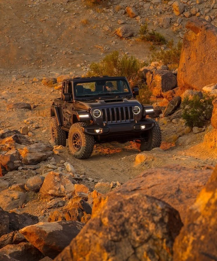 EarnhardtAuto's tweet photo. The Wrangler doesn't do limits, and neither does its engine lineup - from a 2.0L 4-cylinder to a 470-hp 6.4L V8, there's a build for every kind of adventure.

See what's on the lot at Earnhardt CDJR!
📱 480-771-9823 | 💻 https://t.co/MiLNNITmkC

#JeepWrangler #ItsAJeepThing https://t.co/0BuBiMJ6EN
