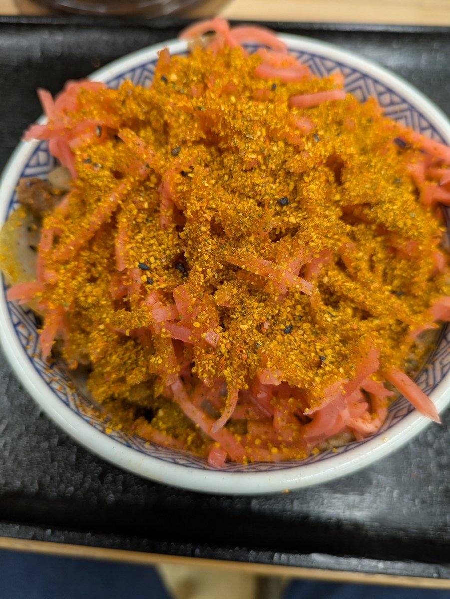 renorenoonde's tweet photo. 吉野家さんの牛丼
牛丼はショウガと七味で食べがち https://t.co/fbp4fxoYn7