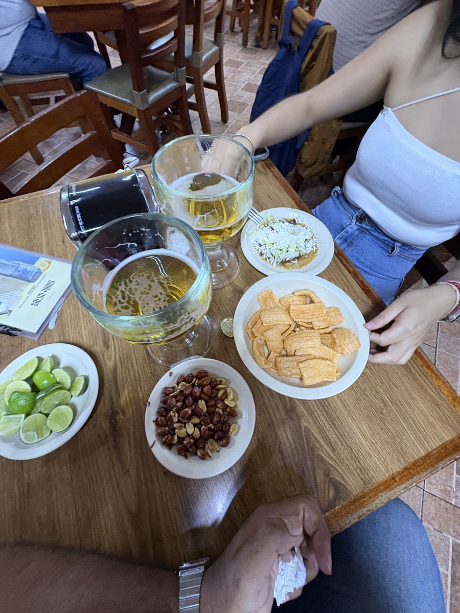 im_eibi's tweet photo. Una date en cantina de viejones https://t.co/eGuhTN1ekv