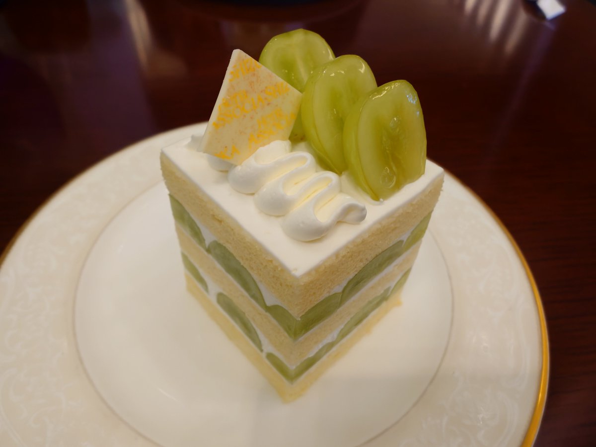 atlasweb_local's tweet photo. ホテルアソシア静岡でマスカットショートケーキ https://t.co/iDRzH6EPLY