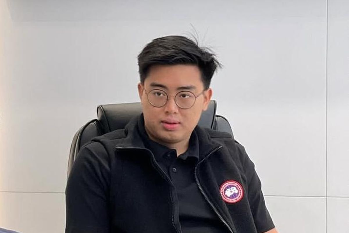 LambeSahamjja's tweet photo. timoti spill kekayaan dia sekarang :
- di podcast xander crypto, uangnya bisa jadi 490 triliun dalam 50 tahun kalo return konsisten 10%/tahun
- kalo di hitung mundur: 490t ÷ (1,10)^50 =
- sekitar 4,17 triliun
- jadi secara matematis, hartanya saat ini diperkirakan sekitar rp4,17 triliun
ini cuma estimasi dari omongannya, bukan angka resmi yang disebut langsung