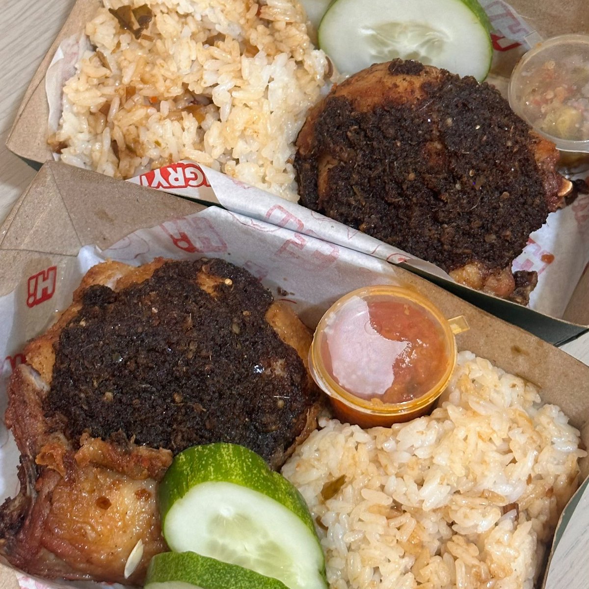 andrajrina's tweet photo. ngomongin soal makanan, apa 5 MAKANAN OJOL FAVORITTT yang bakal kamu repeat order teruss?!

me : 
1. Moon Chicken BIGBANG with jumeokbap!! 
2. Makdura ayam bumbu hitam! 
3. Salted Lab! 
4. Gacoan level 2 
5. Sei Sapi b1g2 

hari ini lagi2 aku order MOON CHICKEN! liat deh, https://t.co/mRSWCNSEiG