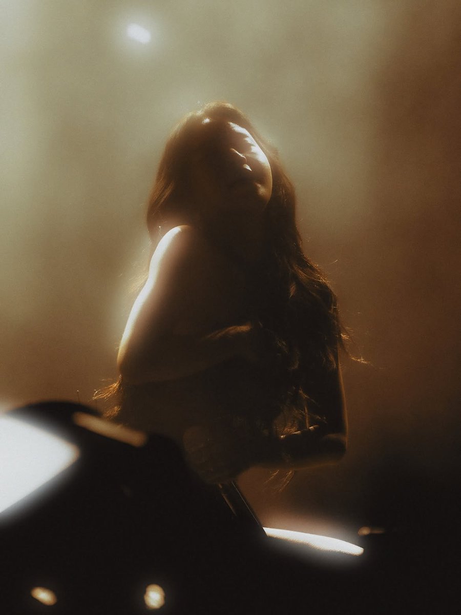 moodarada2's tweet photo. Y'ALL.
FROM AMONG PHOTOGRAPHERS.....

THIS IS THE SHOT OF THE CONCERT ❤️‍🔥❤️‍🔥❤️‍🔥

LOOK AT KIM YONG SUN HOLYMOLY!!!!

CR: markjao_ IG - https://t.co/o5kRgpQj45

#MAMAMOO #마마무 #solar #솔라 https://t.co/1Gzvq5g7rw