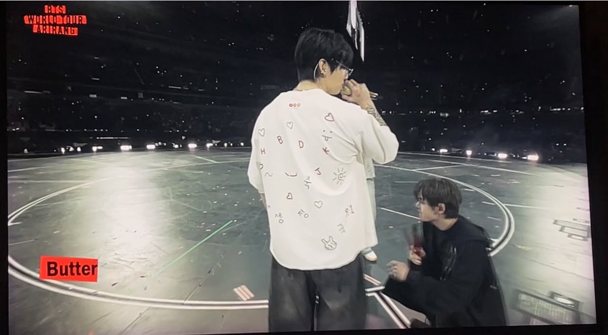 _BTSMoments's tweet photo. JUNGKOOK SHIRT's BACK 🥹

"HBD  JK" https://t.co/Jbm3U1znyT
