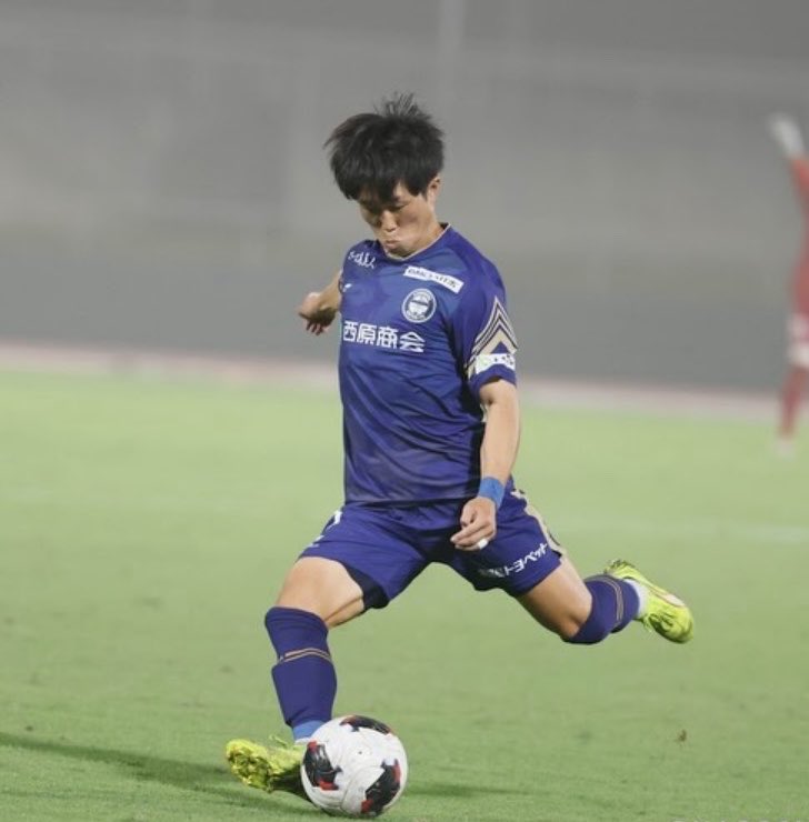 FCBcule556's tweet photo. 【鹿児島ユナイテッドFC 選手紹介⚽️】

✦No2  MF嵯峨理久
今シーズン岡山から完全移籍で加入。
正直J3では環境破壊レベルの選手。
アジリティが高く小柄な体格からは想像もつかないフィジカルの持ち主。
SBもこなすユーティリティに富んだ選手。

 #嵯峨理久
 #鹿児島ユナイテッドFC https://t.co/f6qBx7rhq4