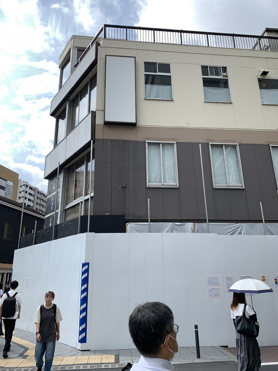 howldog2006's tweet photo. 東急蒲田駅前のマクドナルド跡、ビルの解体が始まってた。 https://t.co/GX0DBBIjzU