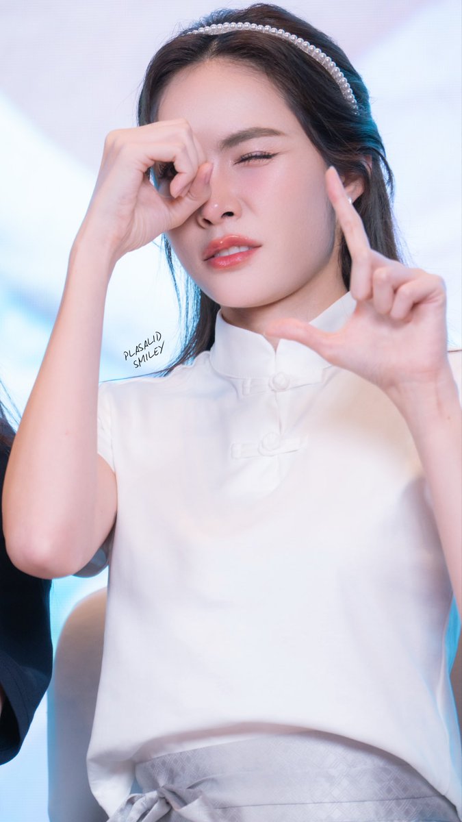 charlottefvg's tweet photo. งวดต่อไปนะคะมิ๊ๆ 🤣
#Charlotte1stFMinShanghai
DREAMING WITH CHARLOTTE 
#ชาล็อตออสติน #CharlotteAustin
@itscharlotty https://t.co/s94YpXvqPC