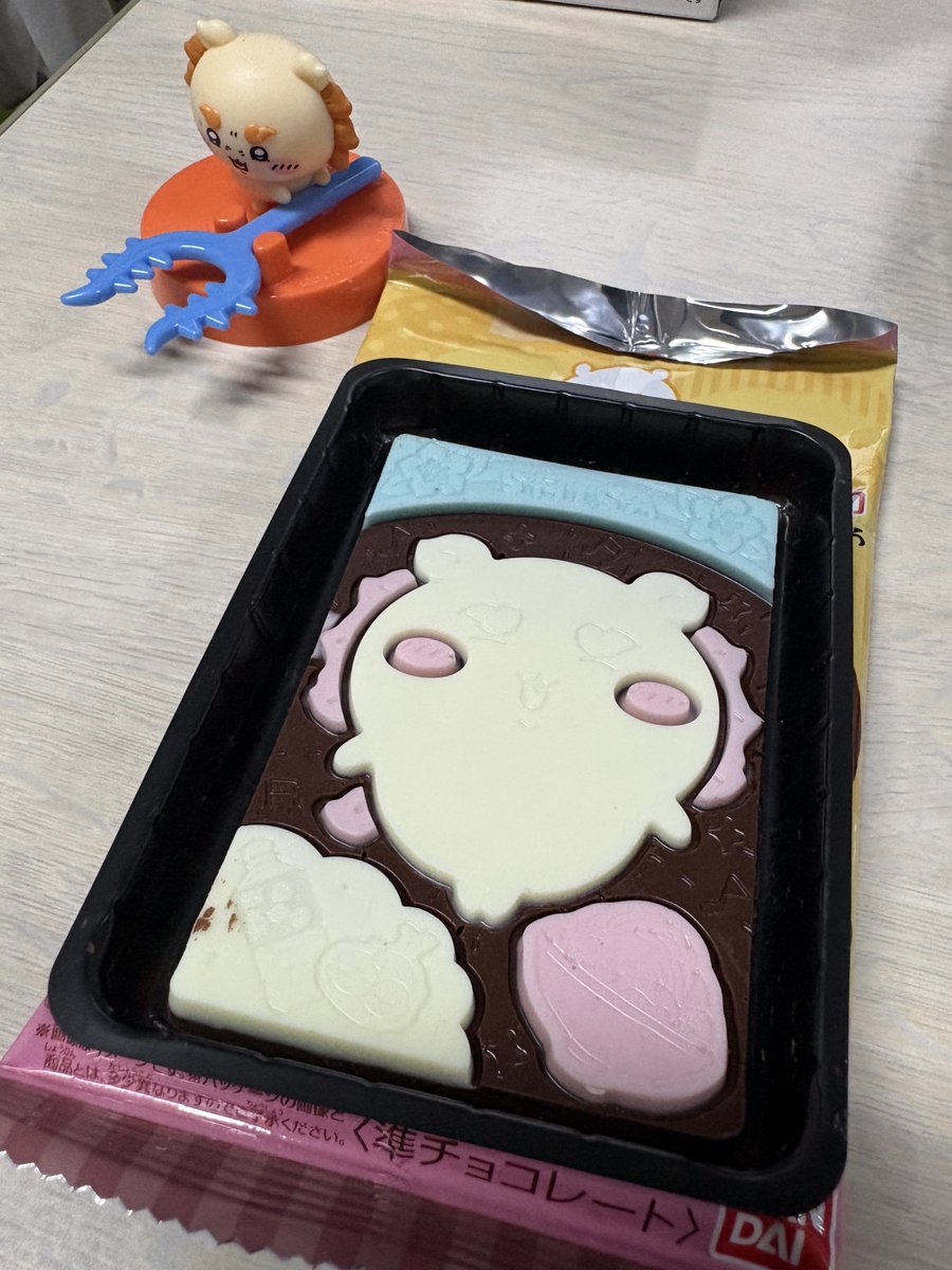 ayu486's tweet photo. 友達がさすまた付きキャラパキくれた〜！
チョコシーサーちゃんだった🫶 https://t.co/xP7H0RjyXG