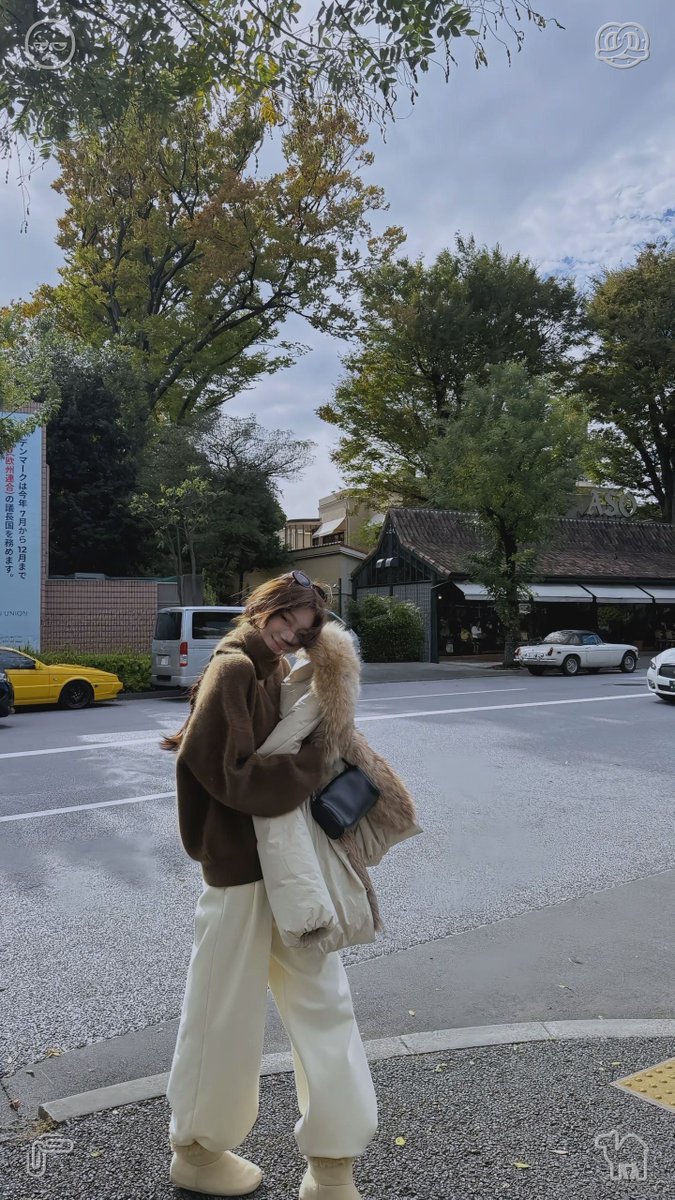 misato037's tweet photo. 🦢Take a pause, inhale deeply, and savor the charm found in everyday moments. Within, she discovered a journal, its binding frayed and faded, its leaves discolored by time, alongside a tiny, silver heart-shaped pendant in the form of a star, placed gently on the sheets. https://t.co/JNi9ragq86