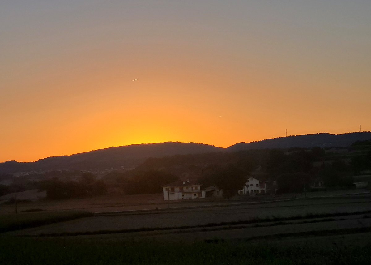 paquisoldado's tweet photo. #Bondia des de #Tona dimecres , albada, cel net de núvols i 17°C 
@SoldadoTonyi @rosa_tanti  @SoniaPapell @eltemps_rtve  @SergiLoras @alcantara_alb
@rbartolisala @TomasMolinaB 
@Monica_Usart  @meteorac1 @gemmapuigf @tempsdemeteo @3CatInfoelTemps https://t.co/KPMLA1mF17