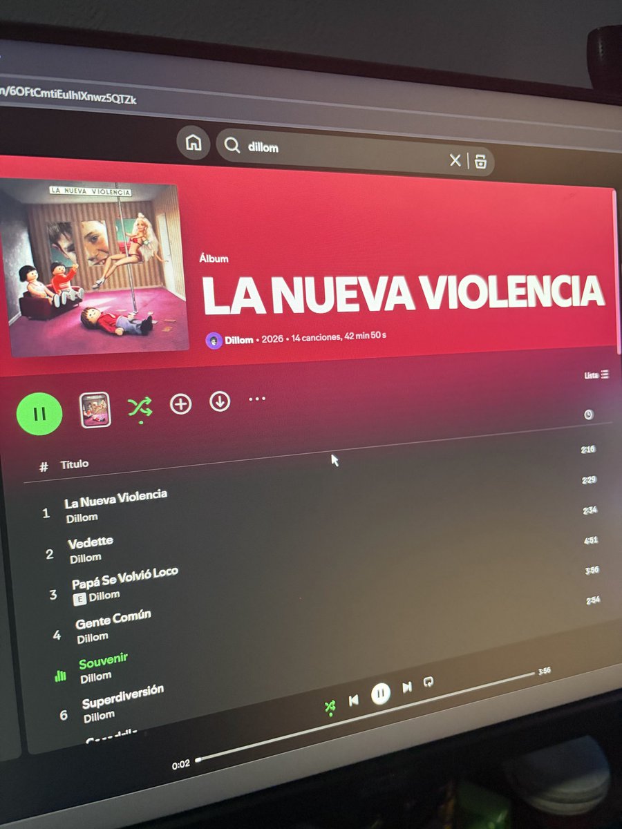 apixolypse's tweet photo. Envídienme, es mi primera vez escuchando este álbum https://t.co/5ROHav0H58