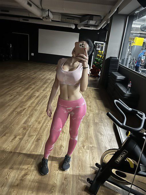 AllenLisa_1's tweet photo. gym 💦😩💧

#hookup #sex https://t.co/Xb20lqQJan