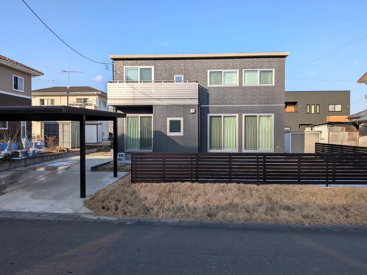 marusho_f's tweet photo. 🌟西郷村熊倉東高山🌟中古住宅
太陽光発電パネル付きで節電住宅🏡
広い庭に南道路で陽当り良好✨
丸昌不動産㈲ＨＰ➡️https://t.co/YIF1BTKeBk
#西郷村　#熊倉小 https://t.co/frK16IvVIH