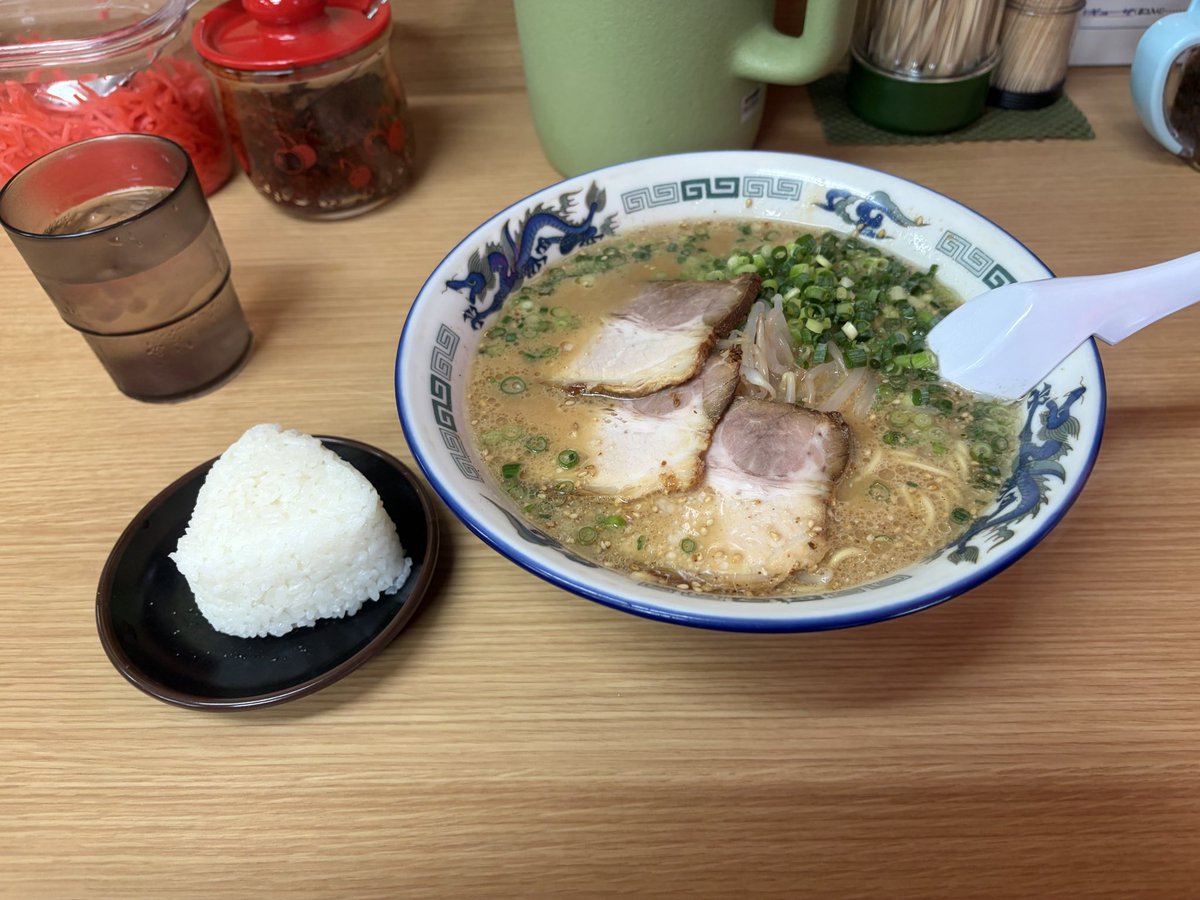 hellvangina's tweet photo. 夏休みを利用して中間市でラーメン。
珍竜軒を感じるミルキーなスープが良い https://t.co/wO4Lxi56OO