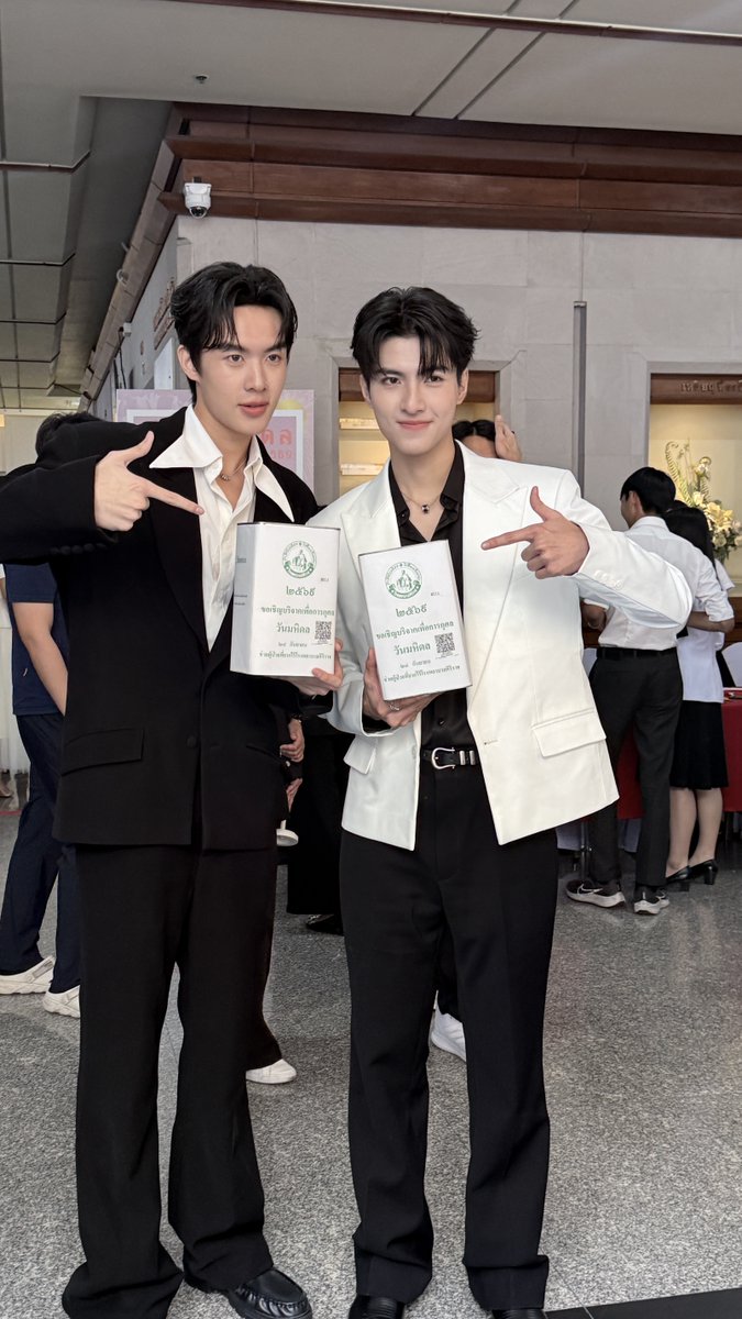 b_yeongari's tweet photo. น้องธรรมน้องแมค มาร่วมขายธง งานวันมหิดล 

#thammac https://t.co/OMxKPpkE3H