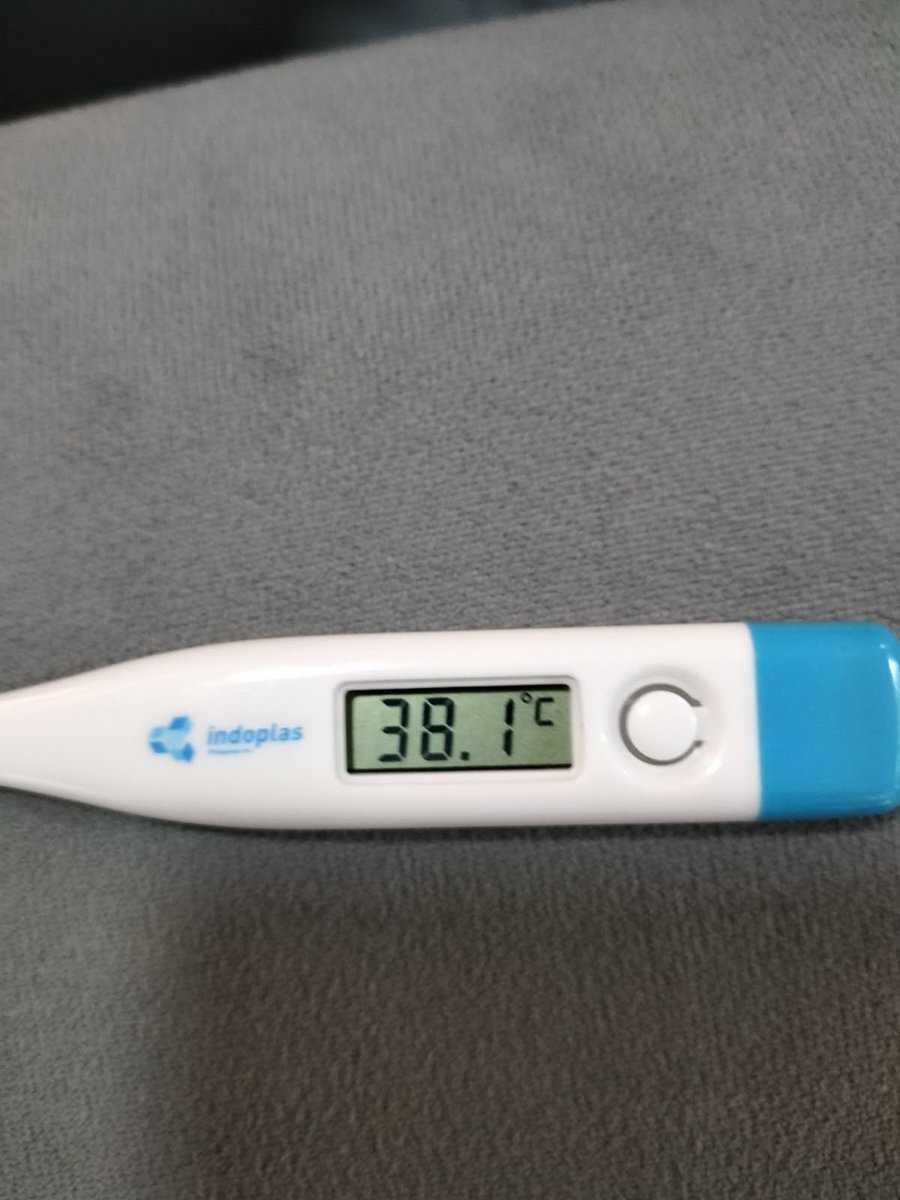 onthelouiss's tweet photo. my bias vs my degree https://t.co/rJXBcuIBYC