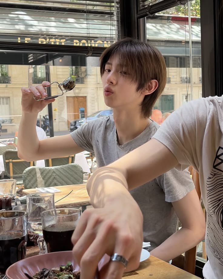 himjuhoon's tweet photo. lunch⠀time⠀: ⠀have you all ⠀had⠀lunch? https://t.co/mrquZPu34W