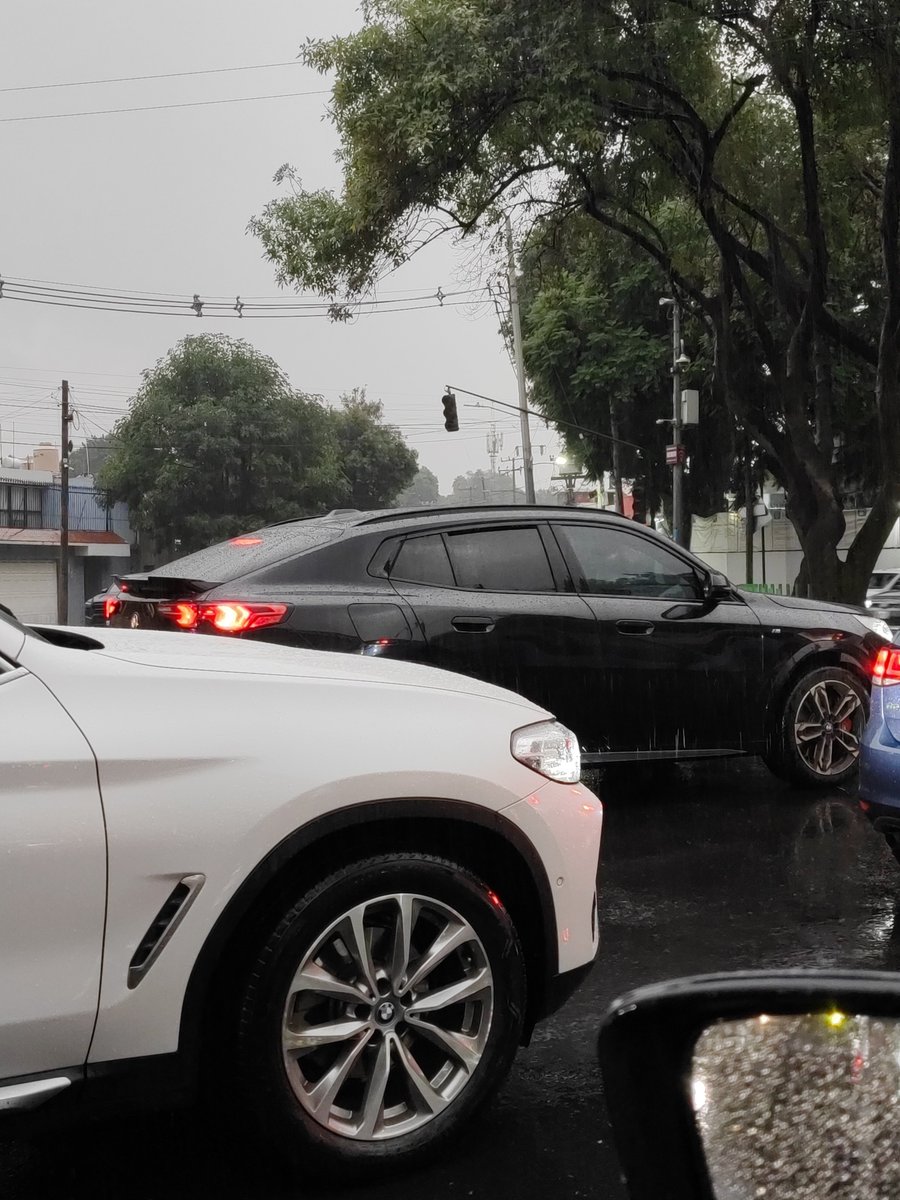 gperales130's tweet photo. @C5_CDMX @UCS_GCDMX @OVIALCDMX @SSC_CDMX  se solicita apoyo de personal de #TránsitoGCDMX sin funcionamiento semáforos av Canal de Miramontes y Erasmo castellanos quinto @Alcaldia_Coy  también en Miramontes y Calz Taxqueña https://t.co/h0KwImdf5u