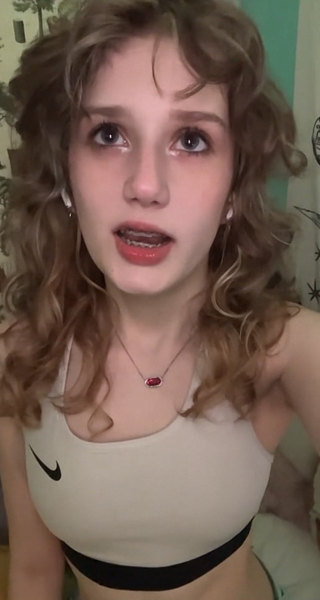 Treyapsb's tweet photo. Give me an honest rating about my 🔄 irl and I’ll send you her tits https://t.co/9eRmK2lxxE