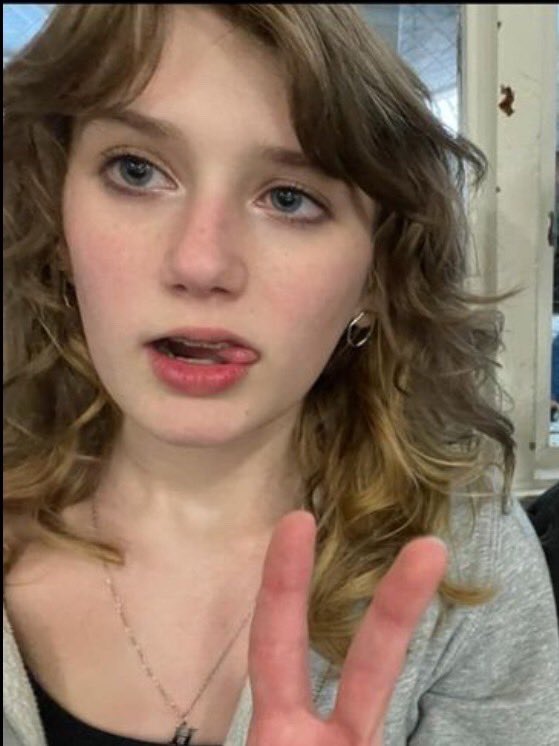 Treyapsb's tweet photo. Give me an honest rating about my 🔄 irl and I’ll send you her tits https://t.co/i71DxVAMgk