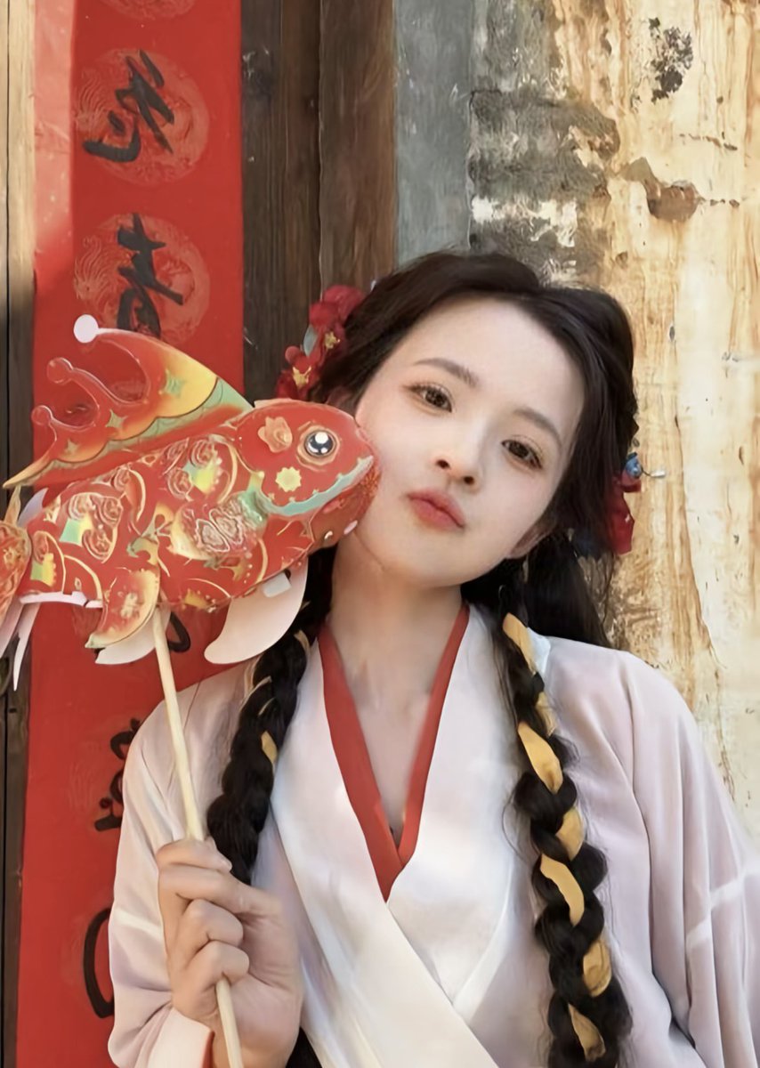 gz321123's tweet photo. 科大讯飞前高管出轨人妻女下属，被女方老公爆了，麻烦大了。

说实话，朱倩是长得不错。身材、样貌有一说一都拿得出手，学历也不错。

但看完曝光出来的聊天记录，能说出那样一番话，三观已经跑偏，基本没救了。 https://t.co/Ca79gbDY3G